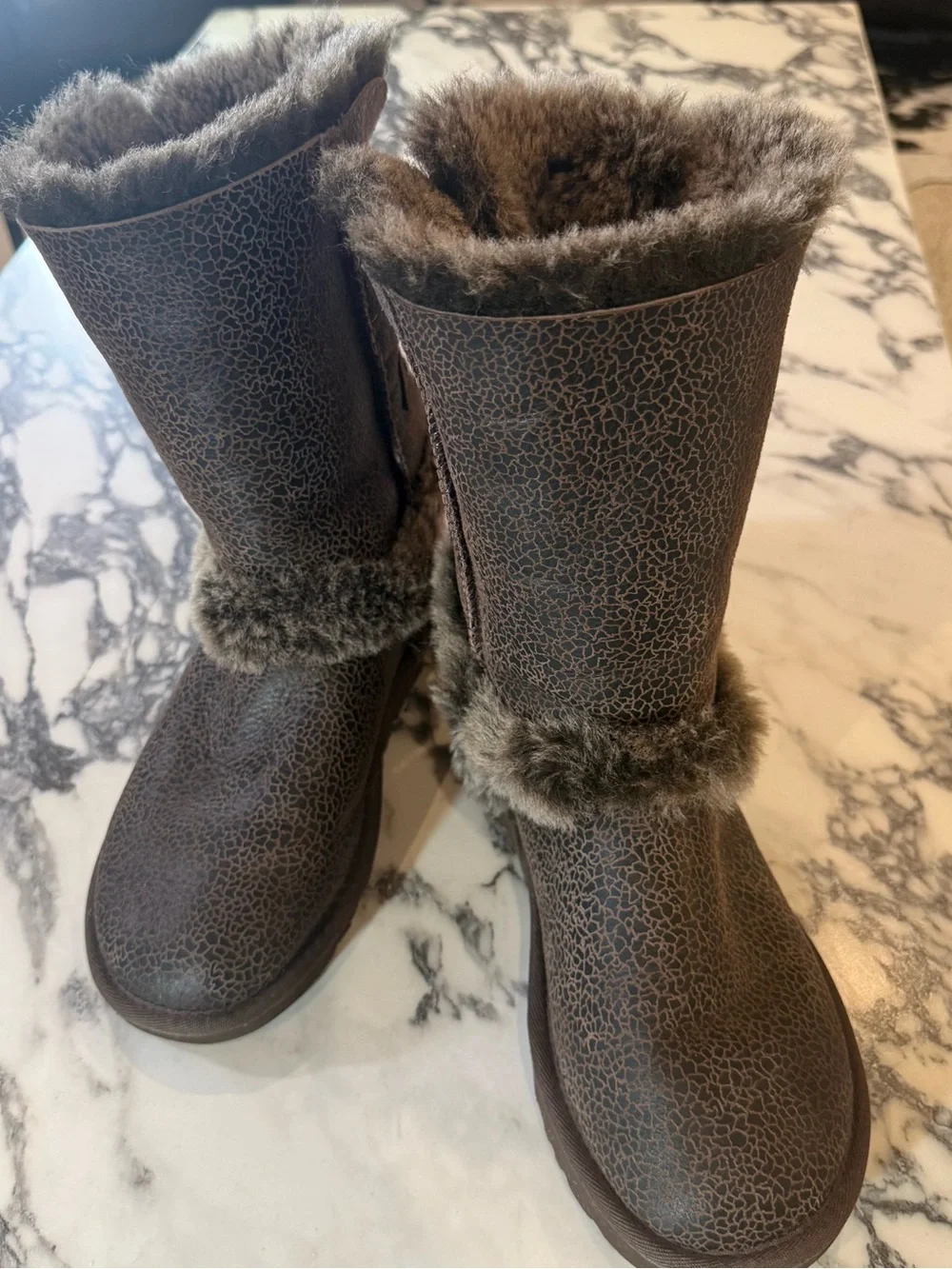 RARE 👈🏼 UGG Skylah Mid-Calf Bomber Leather Shearling Boots Brown Size 6 Pristine